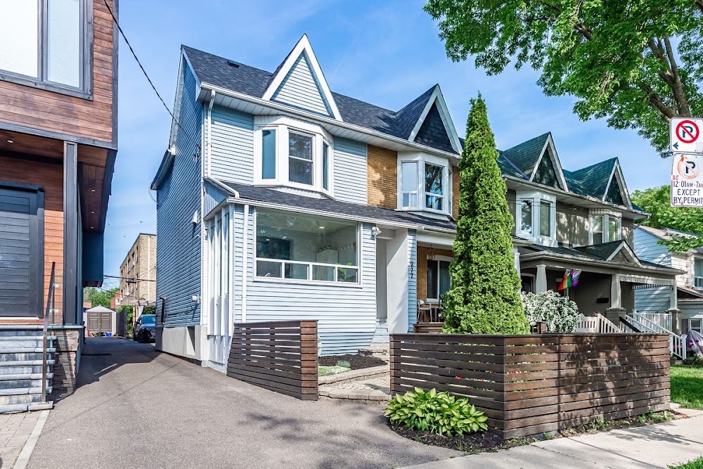Area Realty